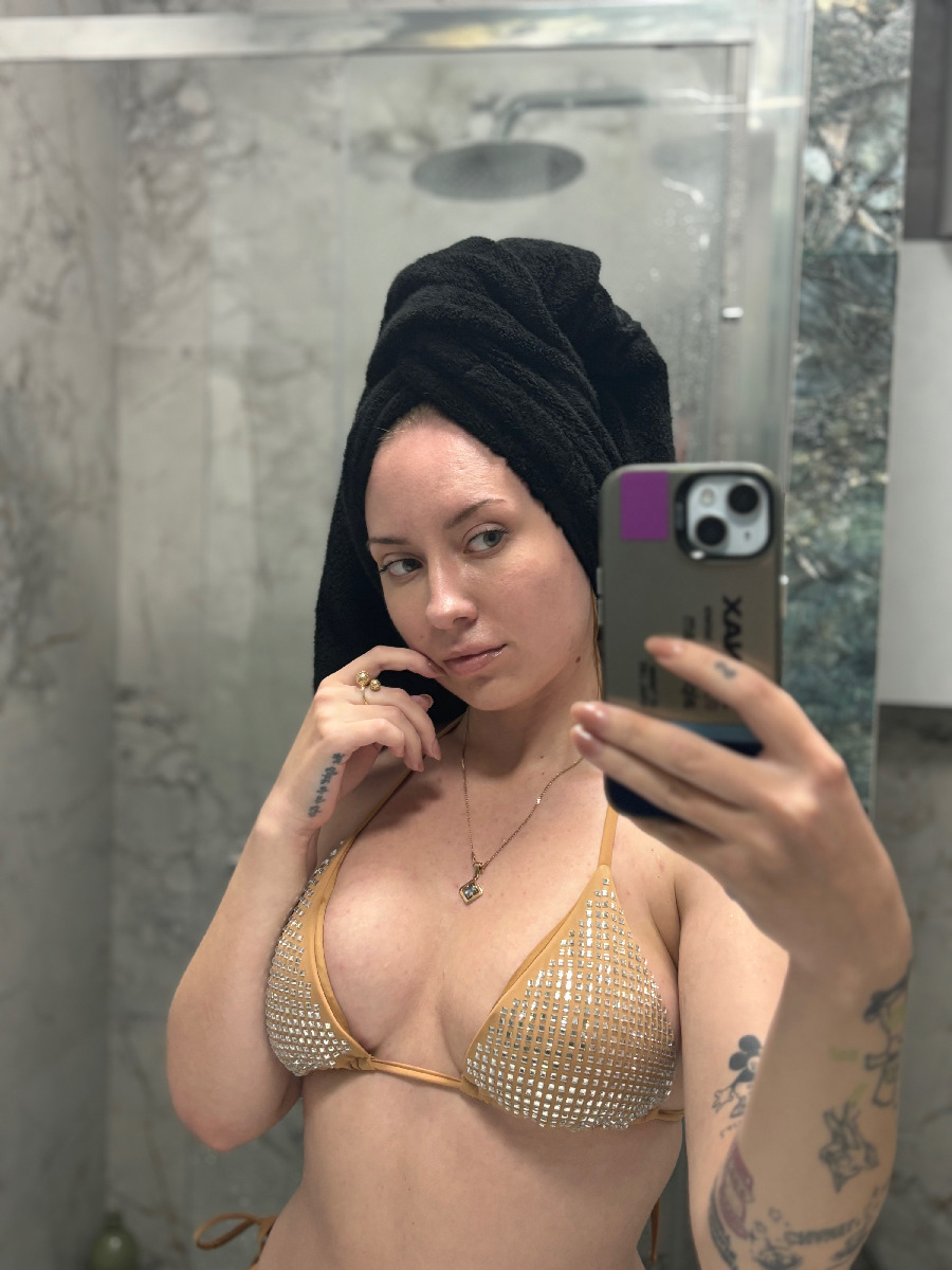 Nude girl KateV in Kampala