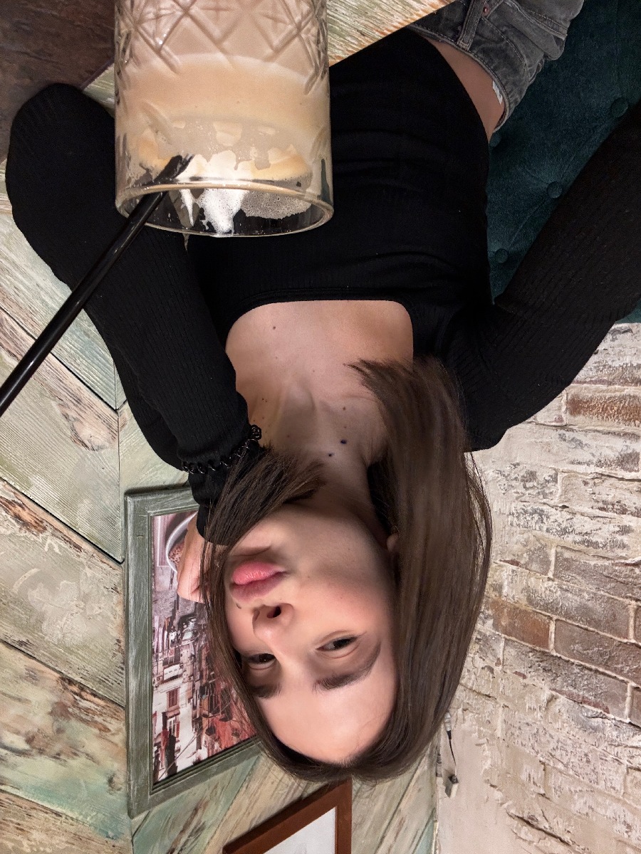 Fresh photos, fresh mood — Tina online in Kampala